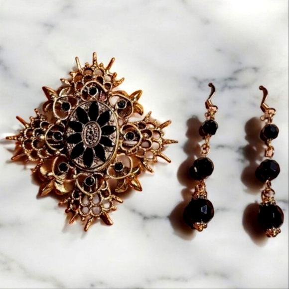 Black Sea Glass Large Vintage Brooch - Picture 3 of 3